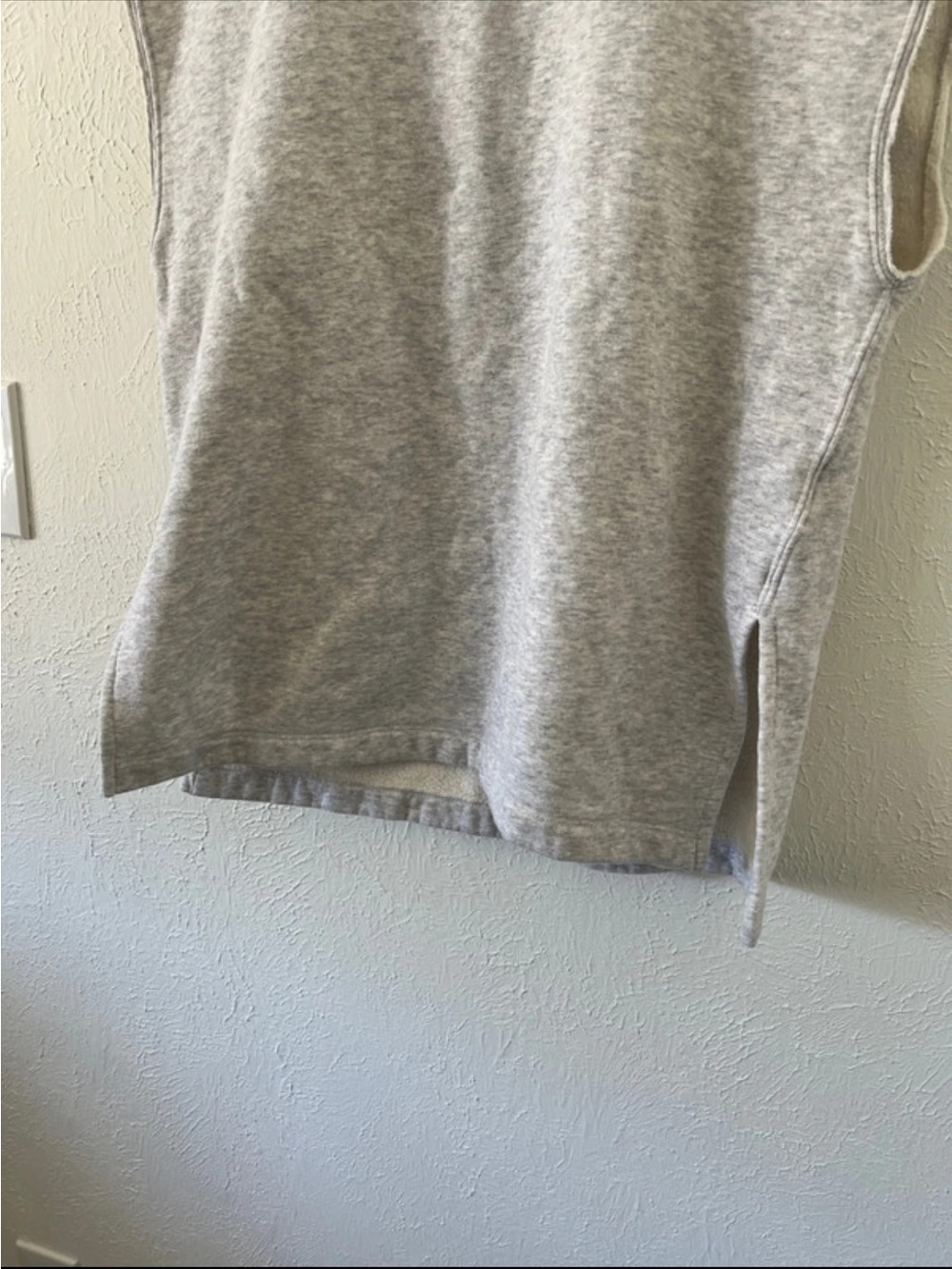 Abercrombie & Fitch Gray Sleeveless Muscle Tee - Picture 4 of 5